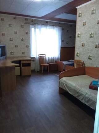 Хостелы Hostel Mnogoborets F. Klub Одесса Односпальная кровать в пятиместном общем номере-1