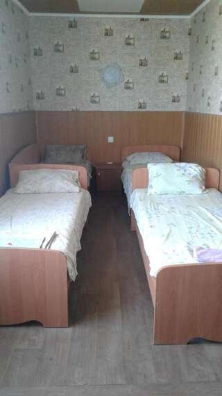 Хостелы Hostel Mnogoborets F. Klub Одесса Односпальная кровать в пятиместном общем номере-2