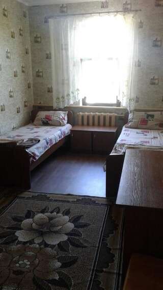 Хостелы Hostel Mnogoborets F. Klub Одесса Двухместный номер эконом-класса с 2 отдельными кроватями-2