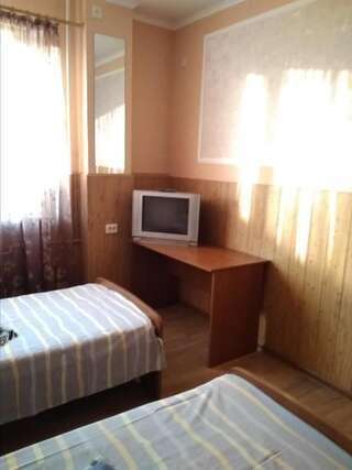 Хостелы Hostel Mnogoborets F. Klub Одесса Односпальная кровать в общем номере для мужчин и женщин-5
