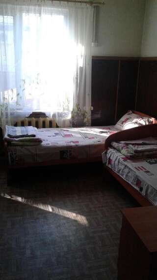 Хостелы Hostel Mnogoborets F. Klub Одесса Односпальная кровать в общем номере с 3 кроватями-1