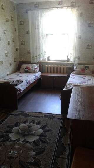 Хостелы Hostel Mnogoborets F. Klub Одесса Двухместный номер эконом-класса с 2 отдельными кроватями-5